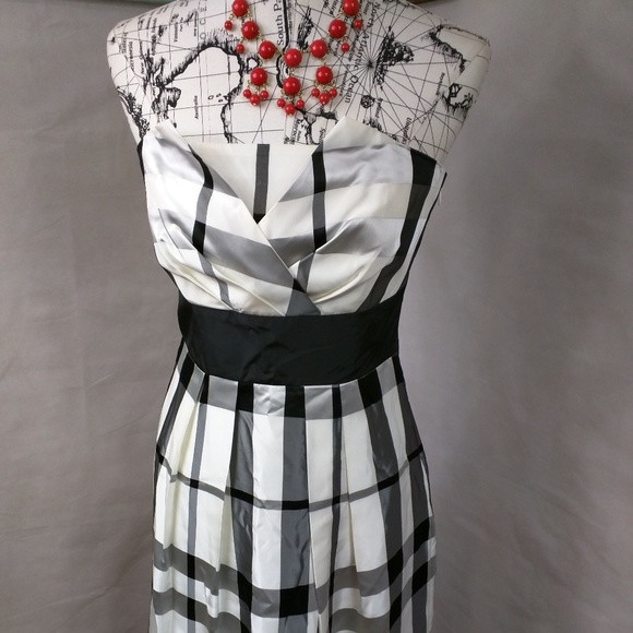 White House Black Market Dresses & Skirts - WHBM Strapless black and white dress
